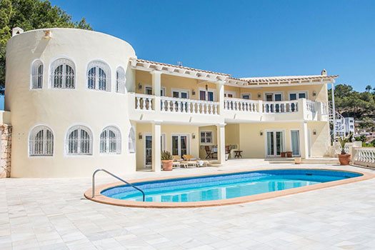 Accomodation service Ibiza with swimming pool